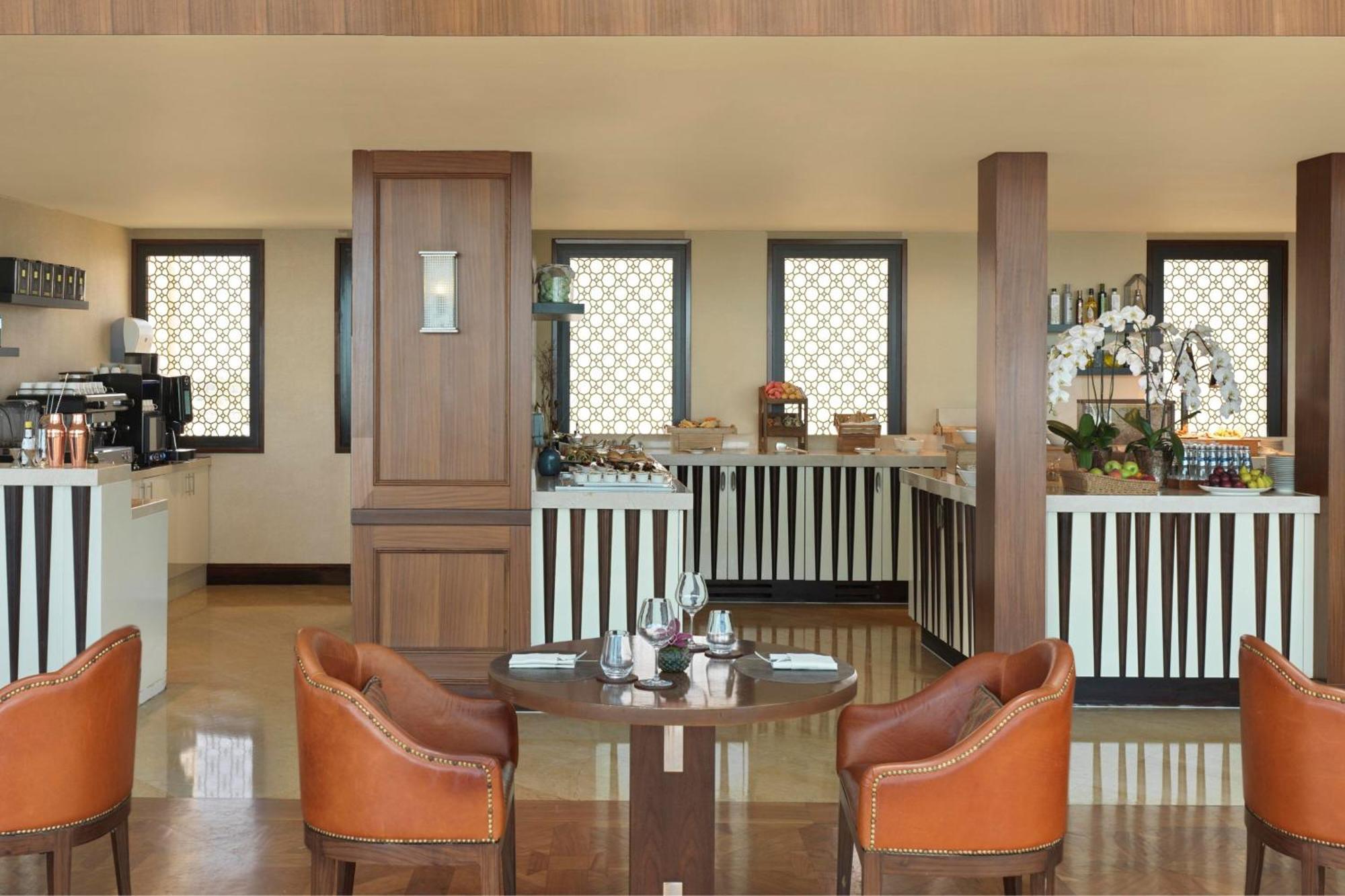 The Ritz-carlton Abu Dhabi, Grand Canal Resort