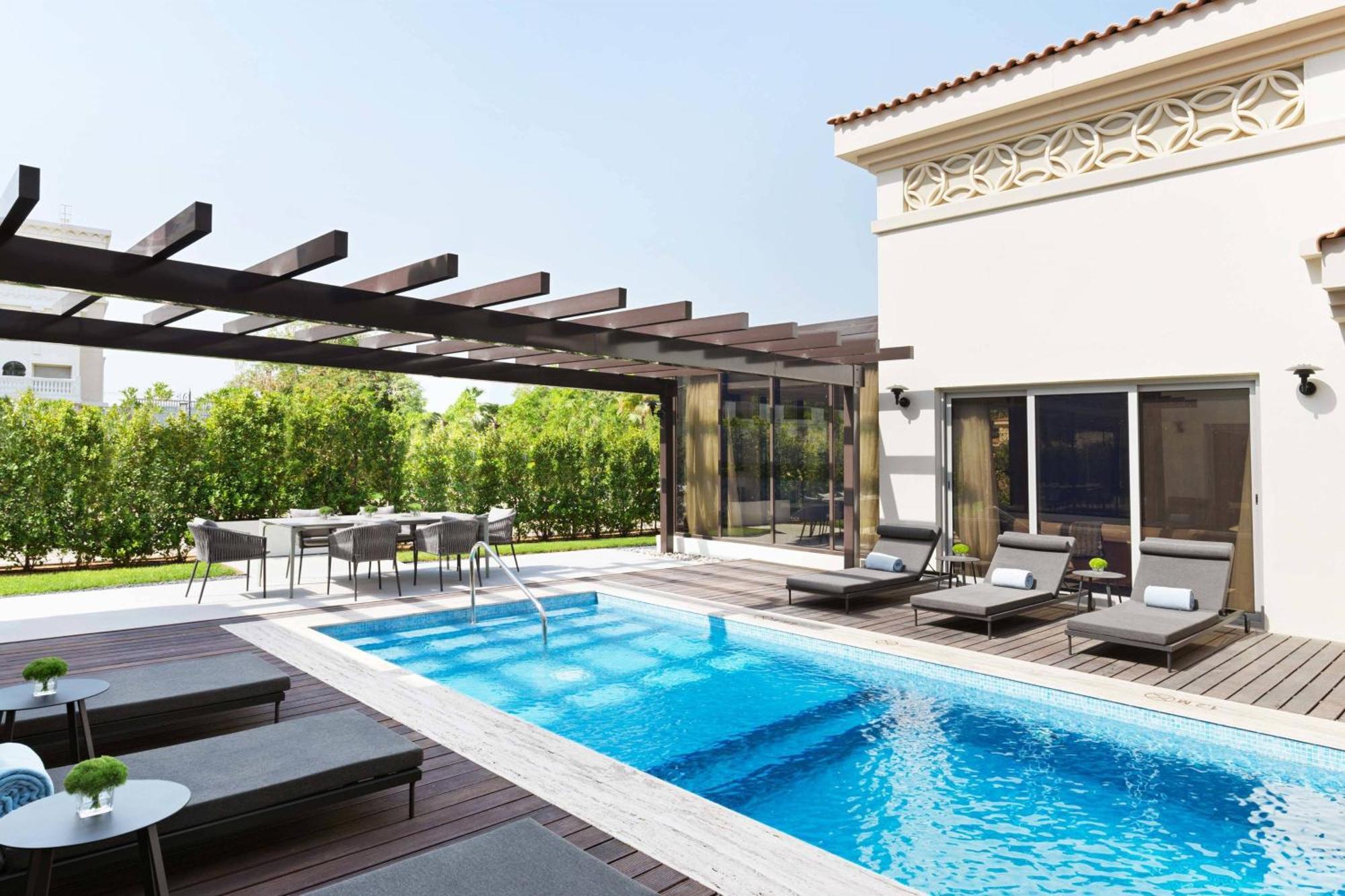 The Ritz-carlton Abu Dhabi, Grand Canal Resort Abu Dhabi
