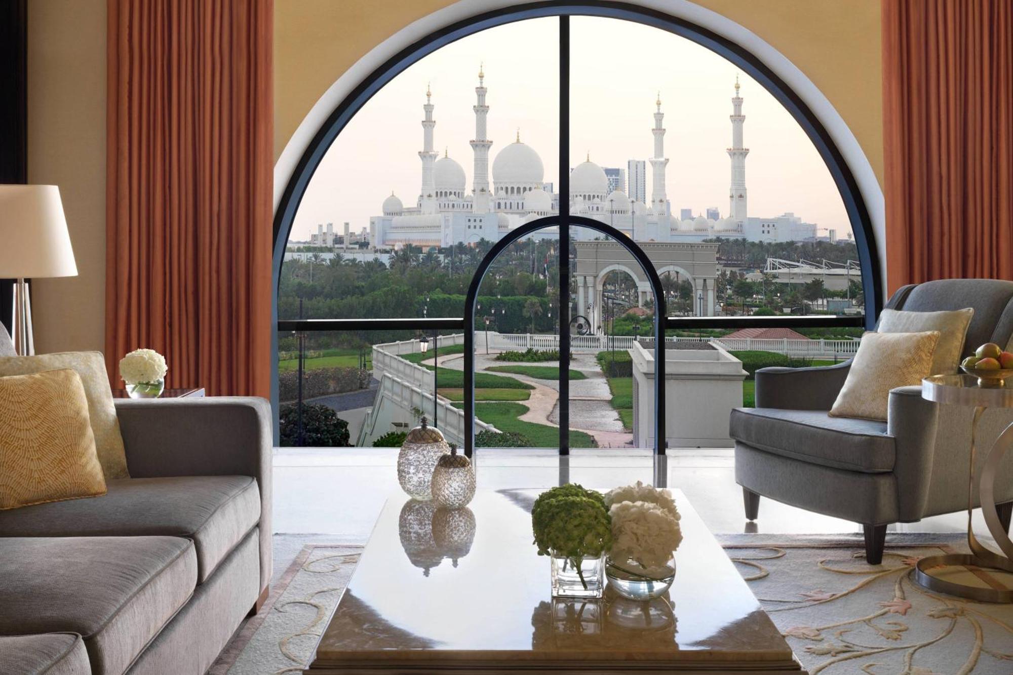 The Ritz-carlton Abu Dhabi, Grand Canal Resort 5*