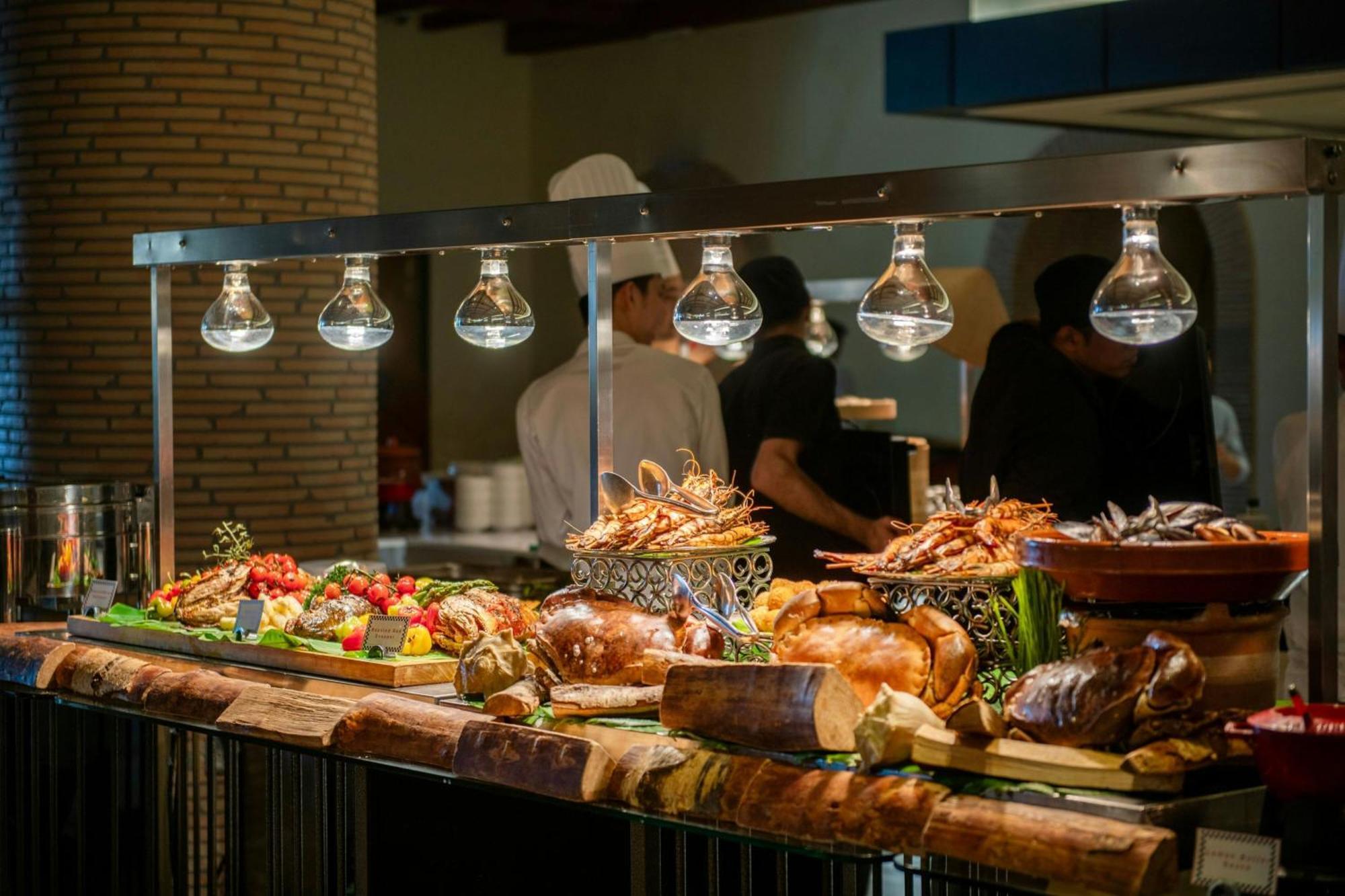 The Ritz-carlton Abu Dhabi, Grand Canal Resort