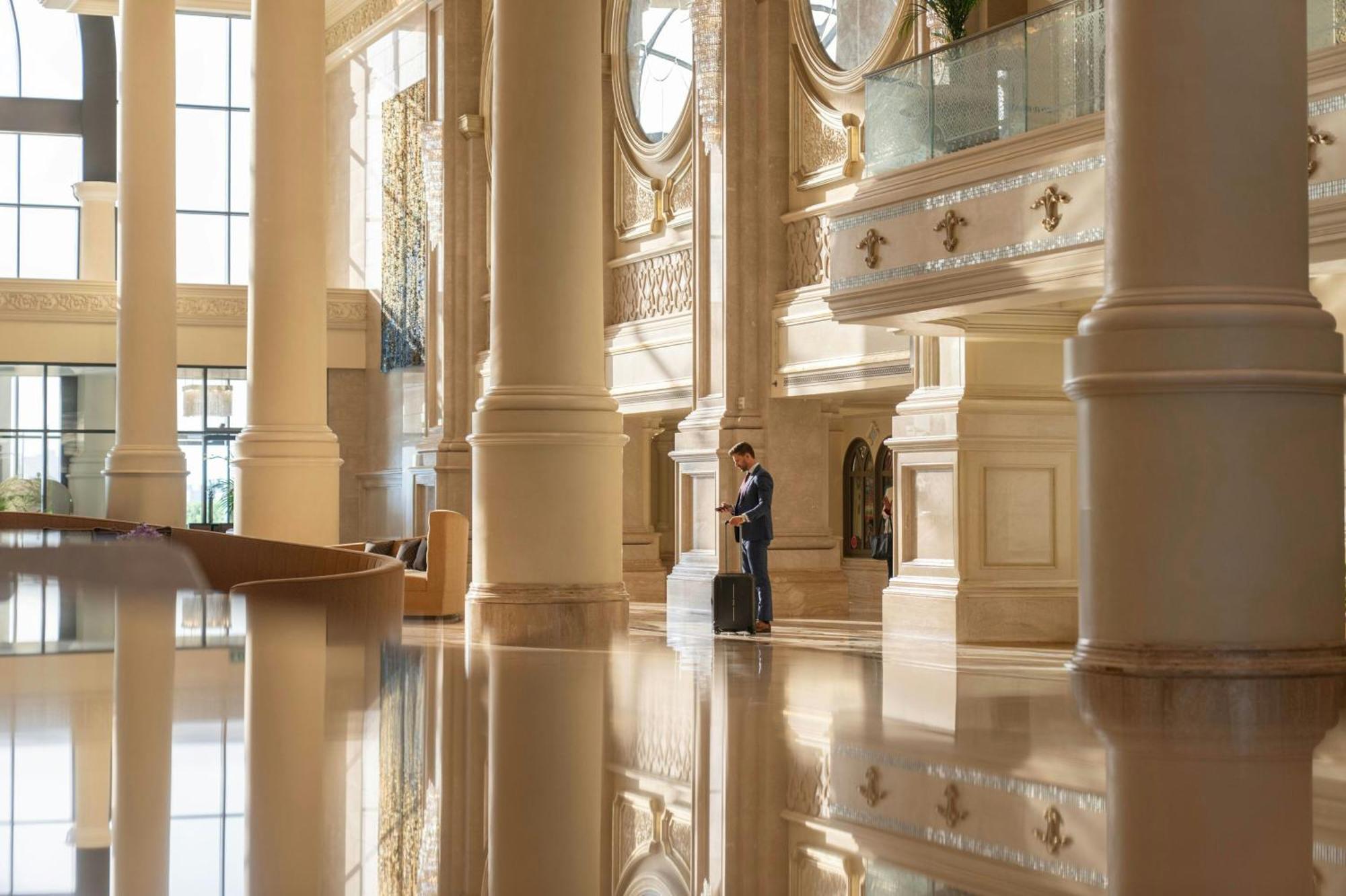 The Ritz-carlton Abu Dhabi, Grand Canal Resort Abu Dhabi